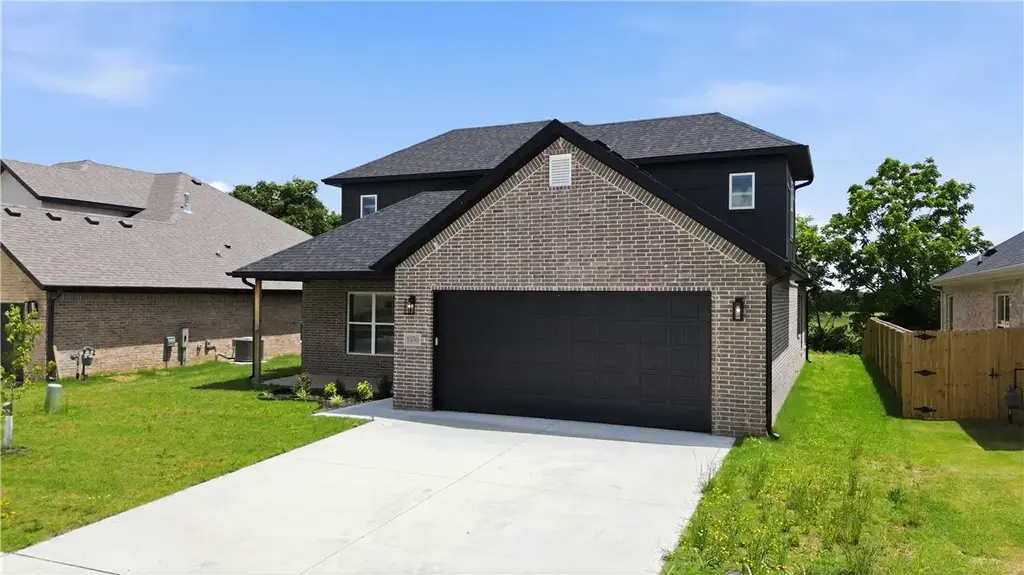 1070 Whistler Street, Centerton