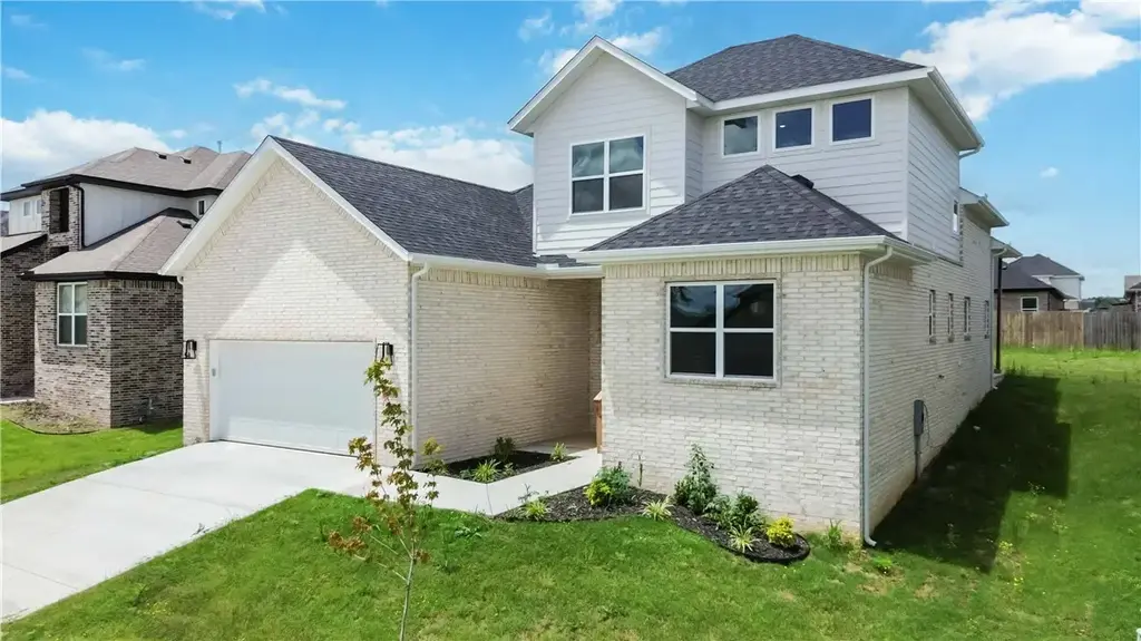 1071 Whistler Street, Centerton