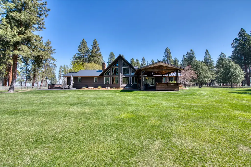 229 Camas Creek Loop, Hamilton