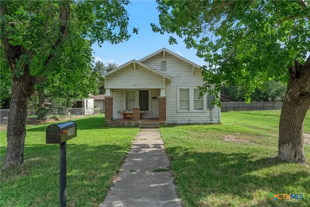 709 E 18th Street, Cameron