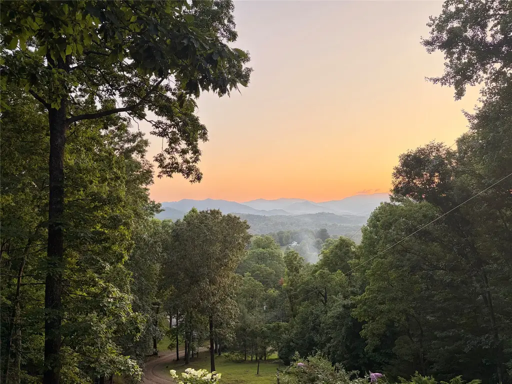 1424 Dowdle Mountain Road, Franklin