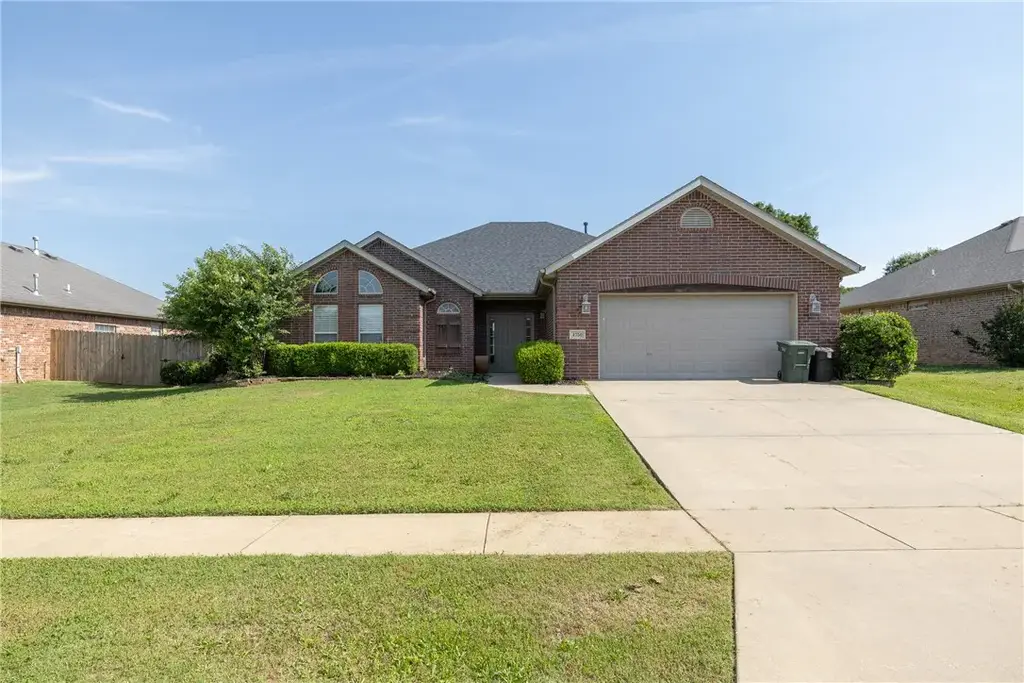 4750 W Homespun Drive, Fayetteville