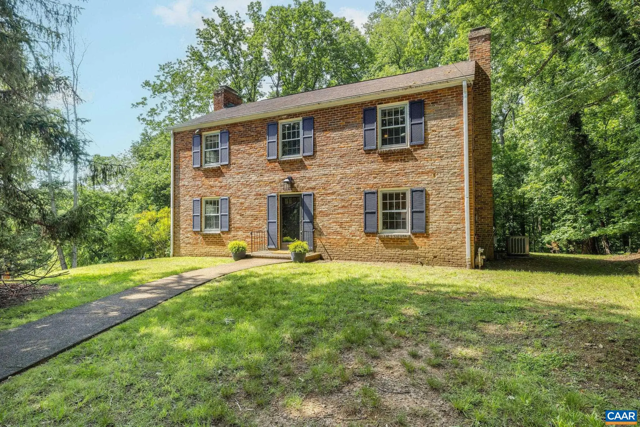 102 Meadowbrook Ct, Charlottesville