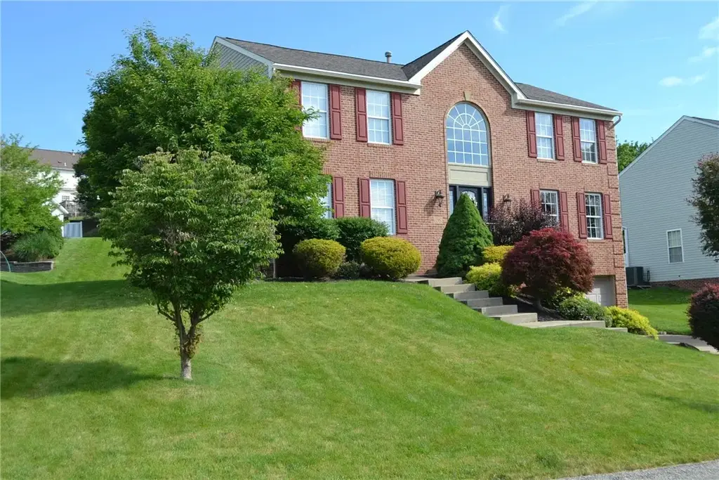 138 Valley View Drive , Rostraver