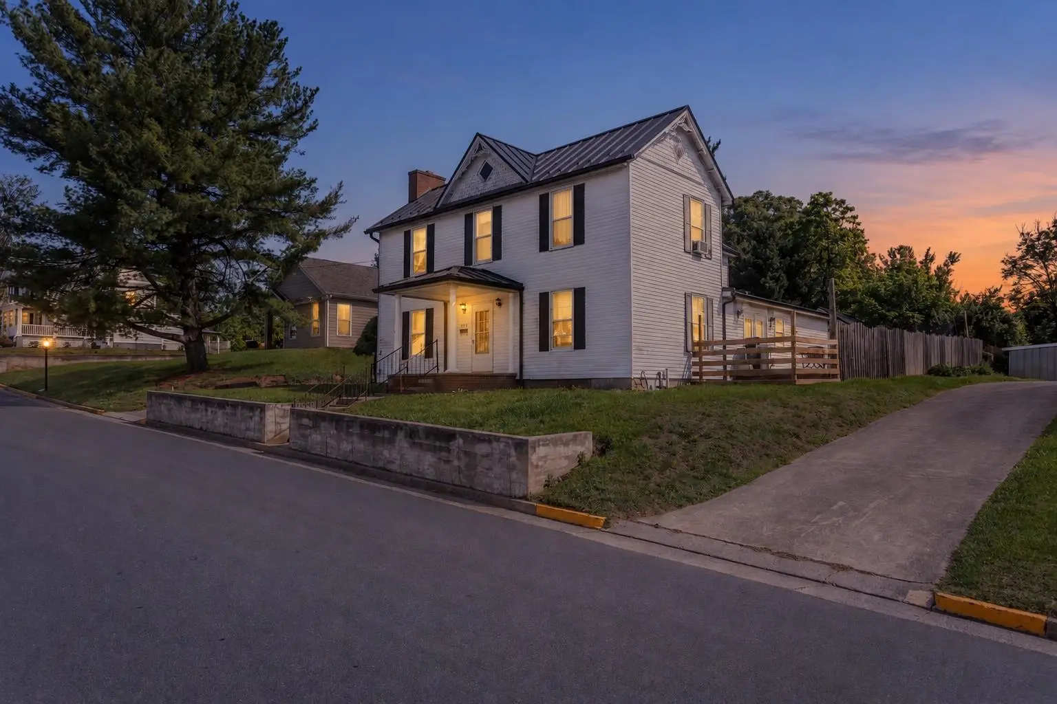 420 Spring St W, Woodstock