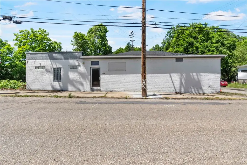 101 Railroad Avenue , Carnegie