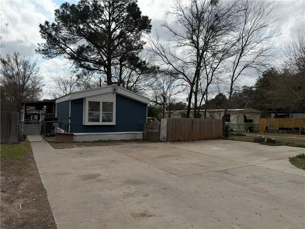 2207 Emerald Drive, Bryan