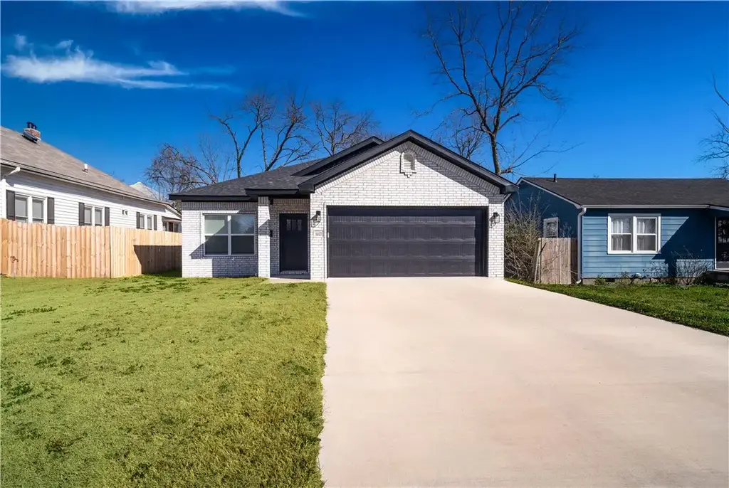 1027 S Arkansas Street, Rogers