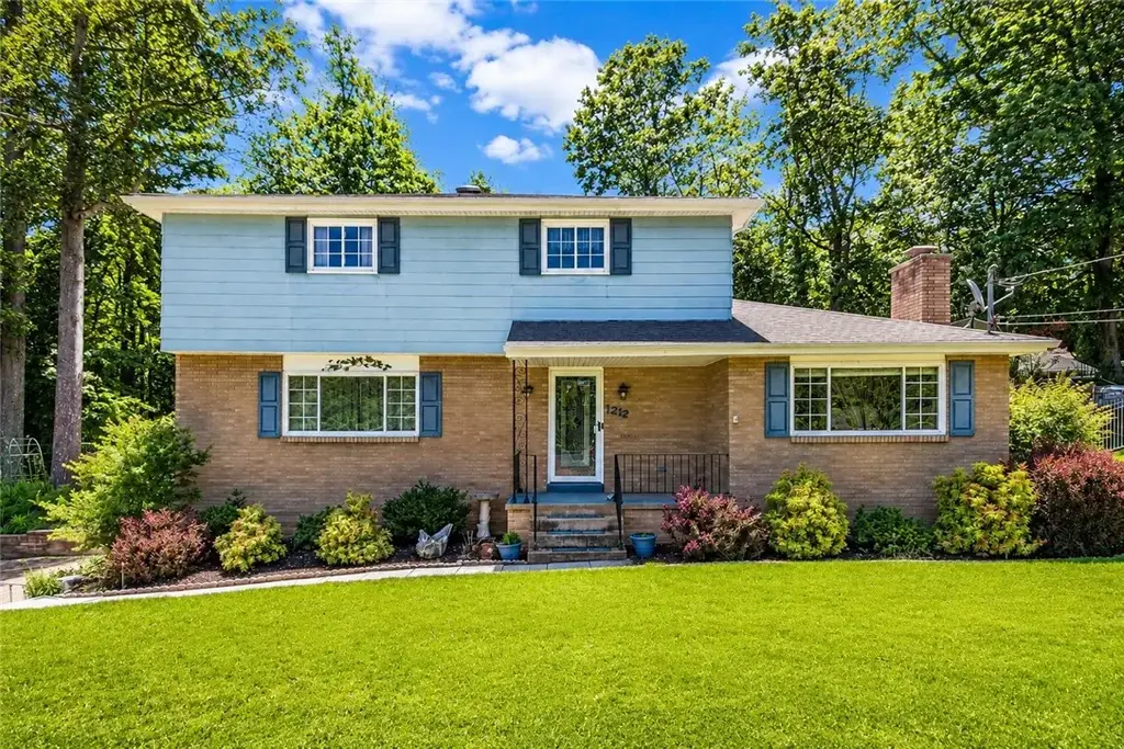 1212 Mountain View Drive , Unity 