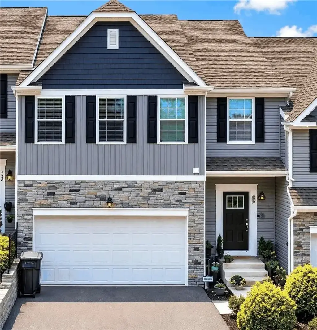380 Trinity Way, Pine