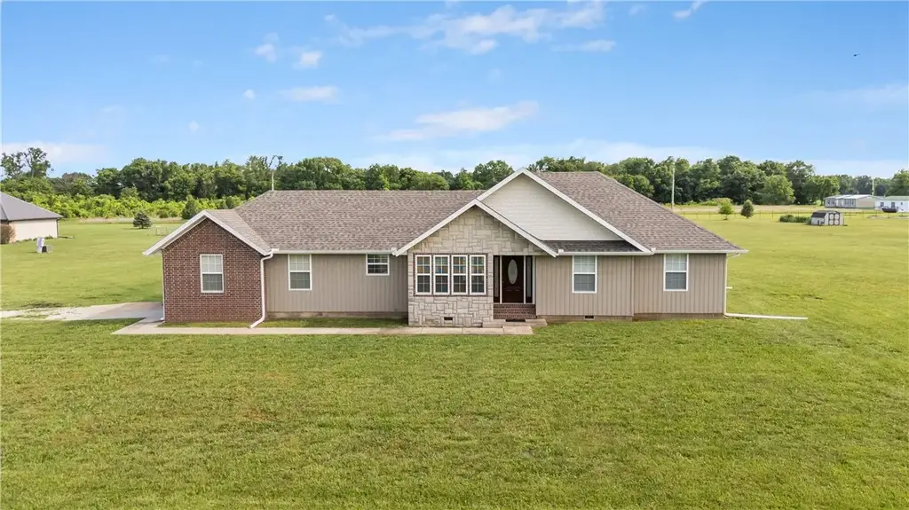 8861 Farm Road 2212, Washburn