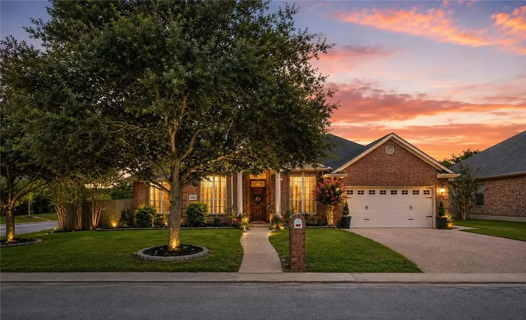 2401 Newark Circle, College Station