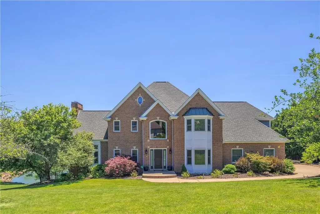 7 Hawthorne Lane , Penn