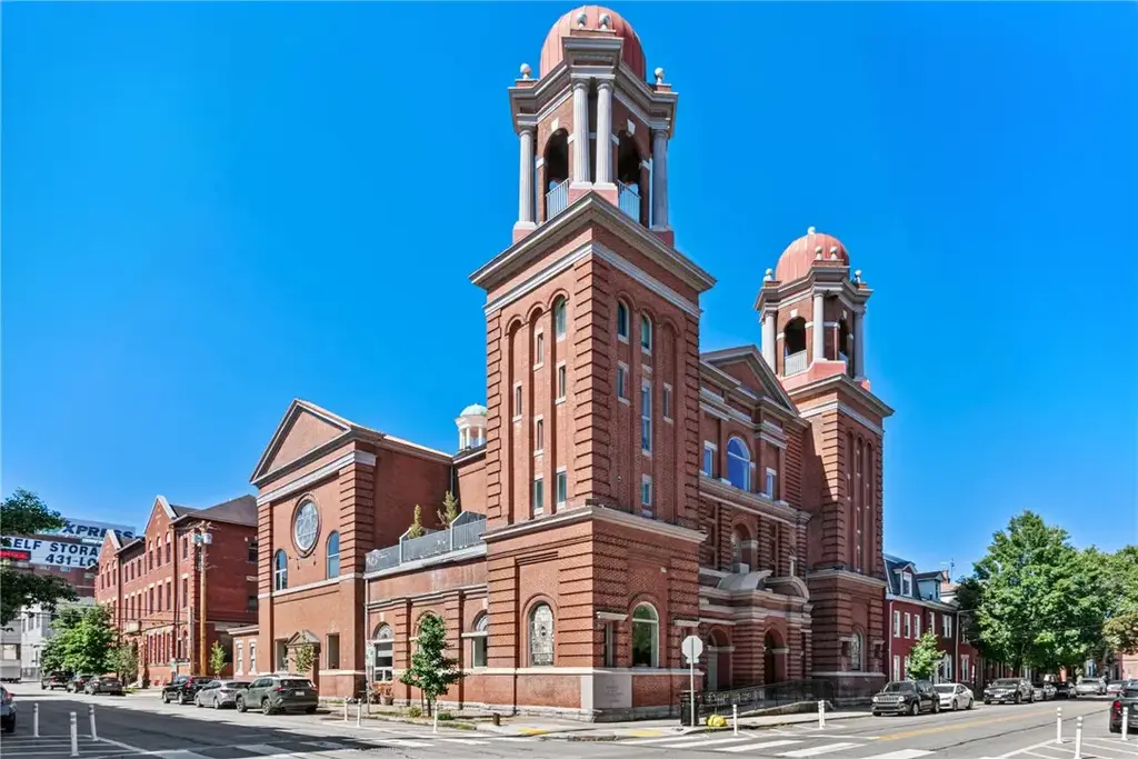 2132 Sarah Street 105, South Side
