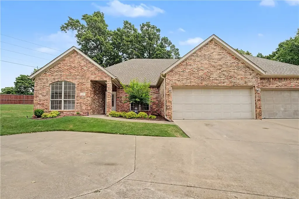 4281 N Meadow View Drive, Fayetteville