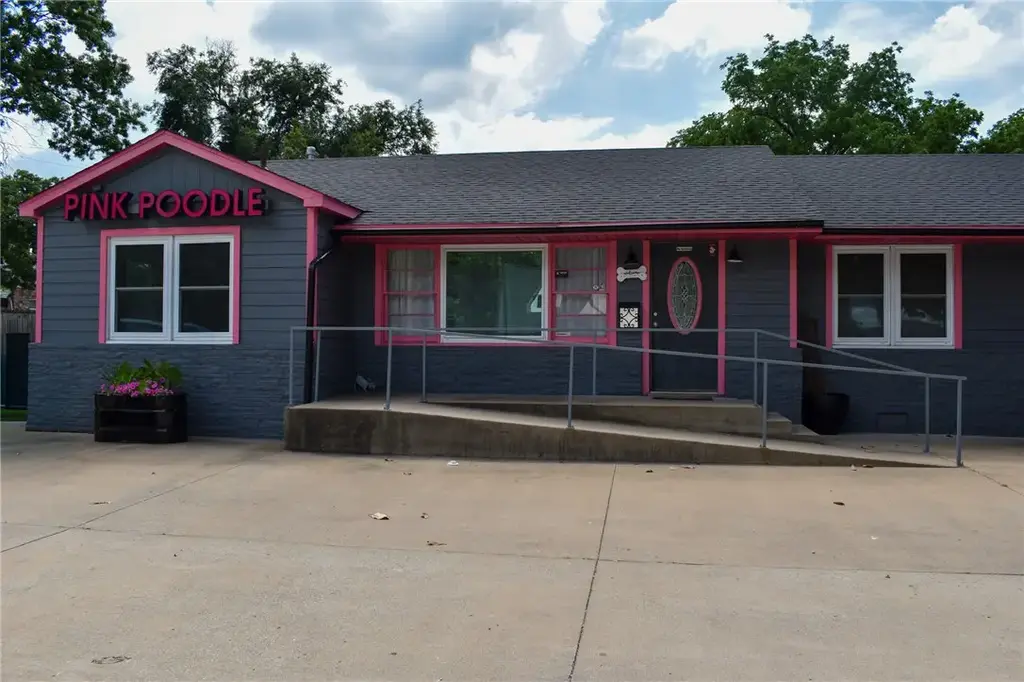 828 S Mount Olive Street, Siloam Springs