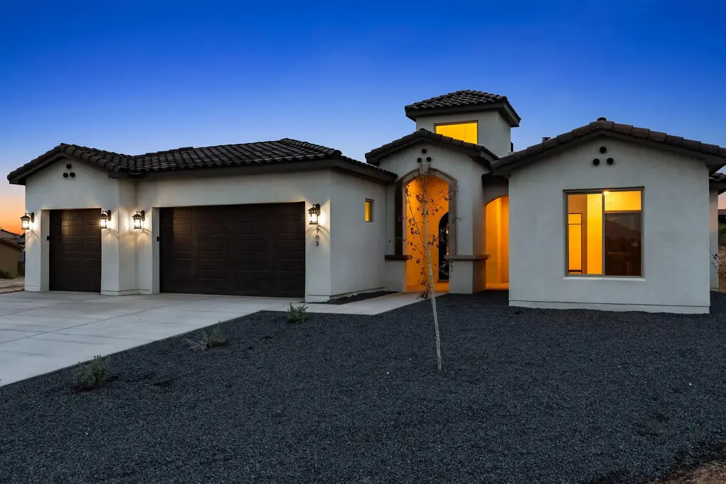 705 4th Street Ne, Rio Rancho