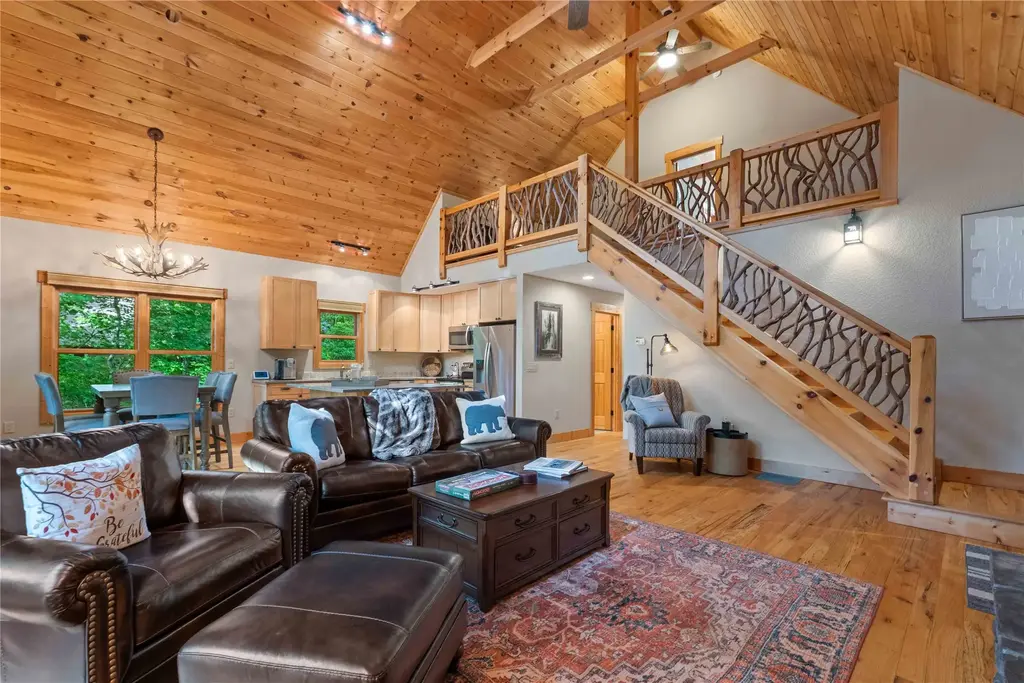 34 W Forest Way, Highlands