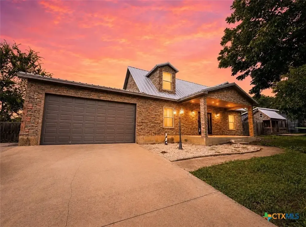 2011 Zint Street, Gonzales