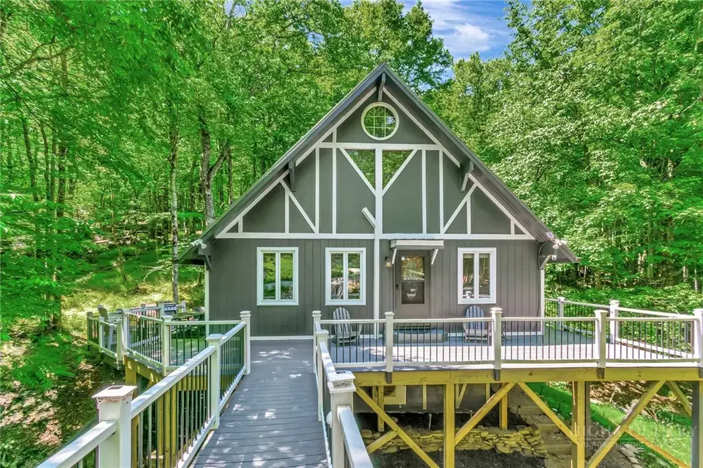 136 Staghorn Hollow, Beech Mountain