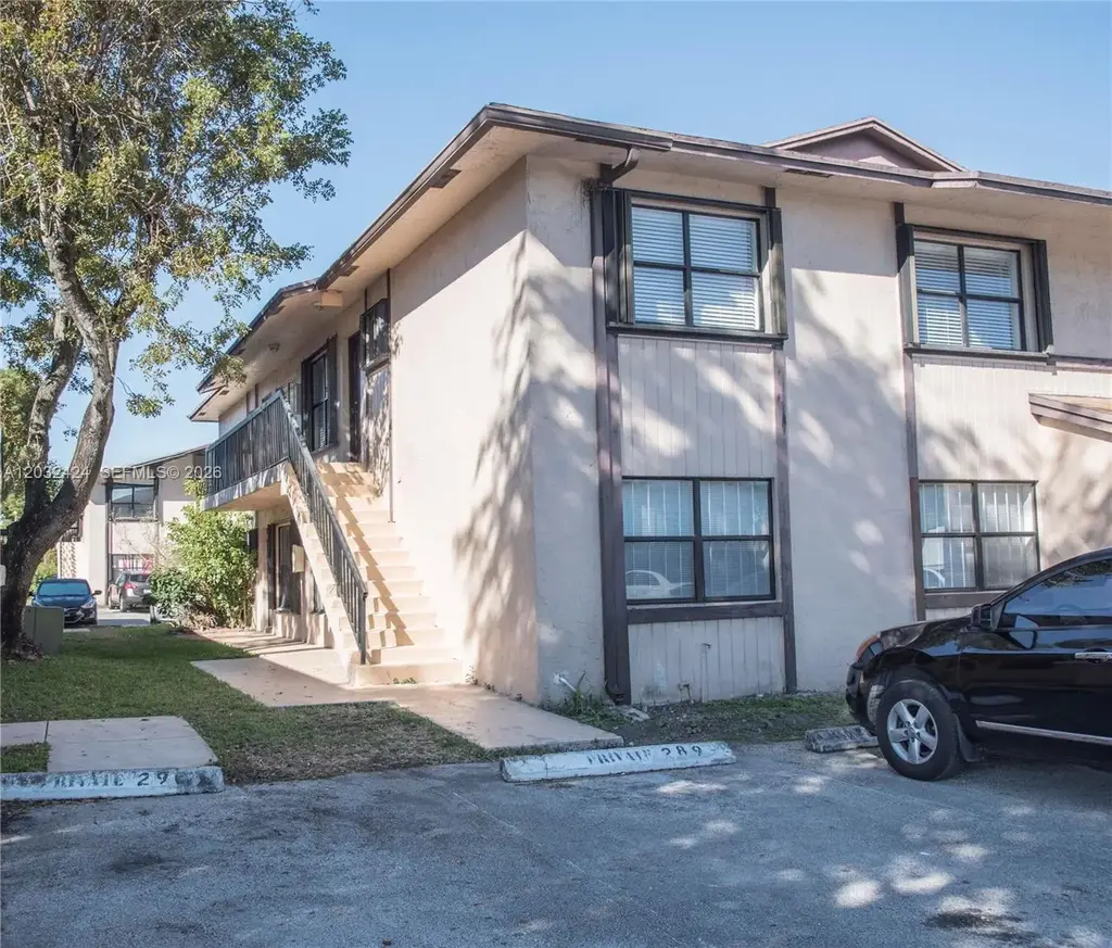 2500 W 67th Pl 21-26, Hialeah