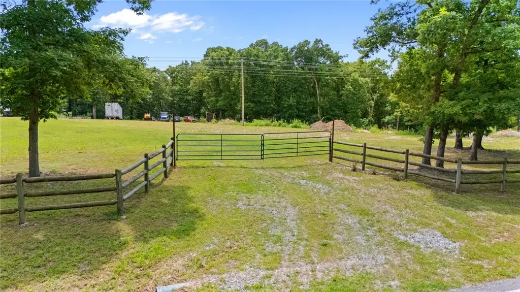 16601 & 16603 N Mt Olive Road, Gravette