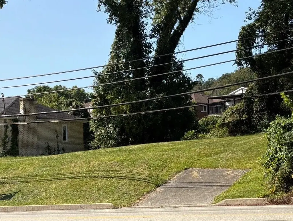 1936 Lincoln Way, White Oak