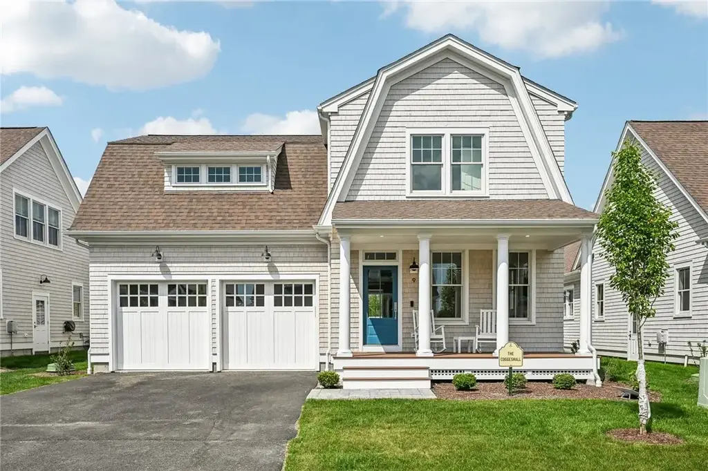16 Lookout Ln, Portsmouth