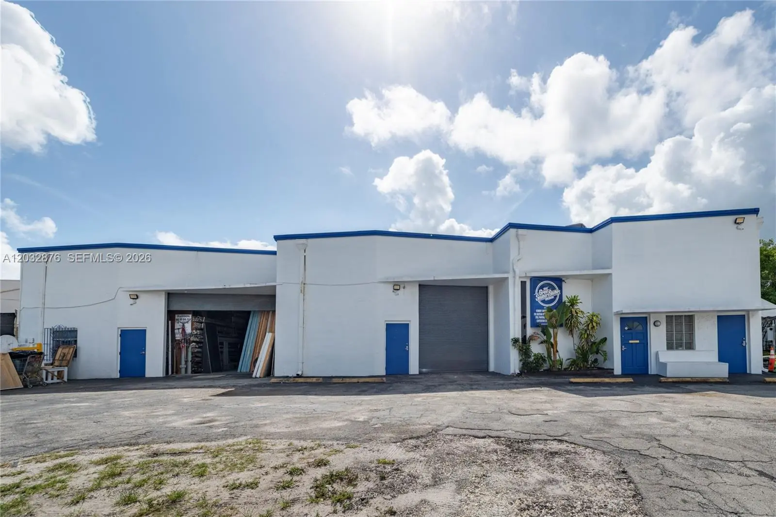 3 of 28 - 15221 Ne 21st Avenue, North Miami Beach, FL