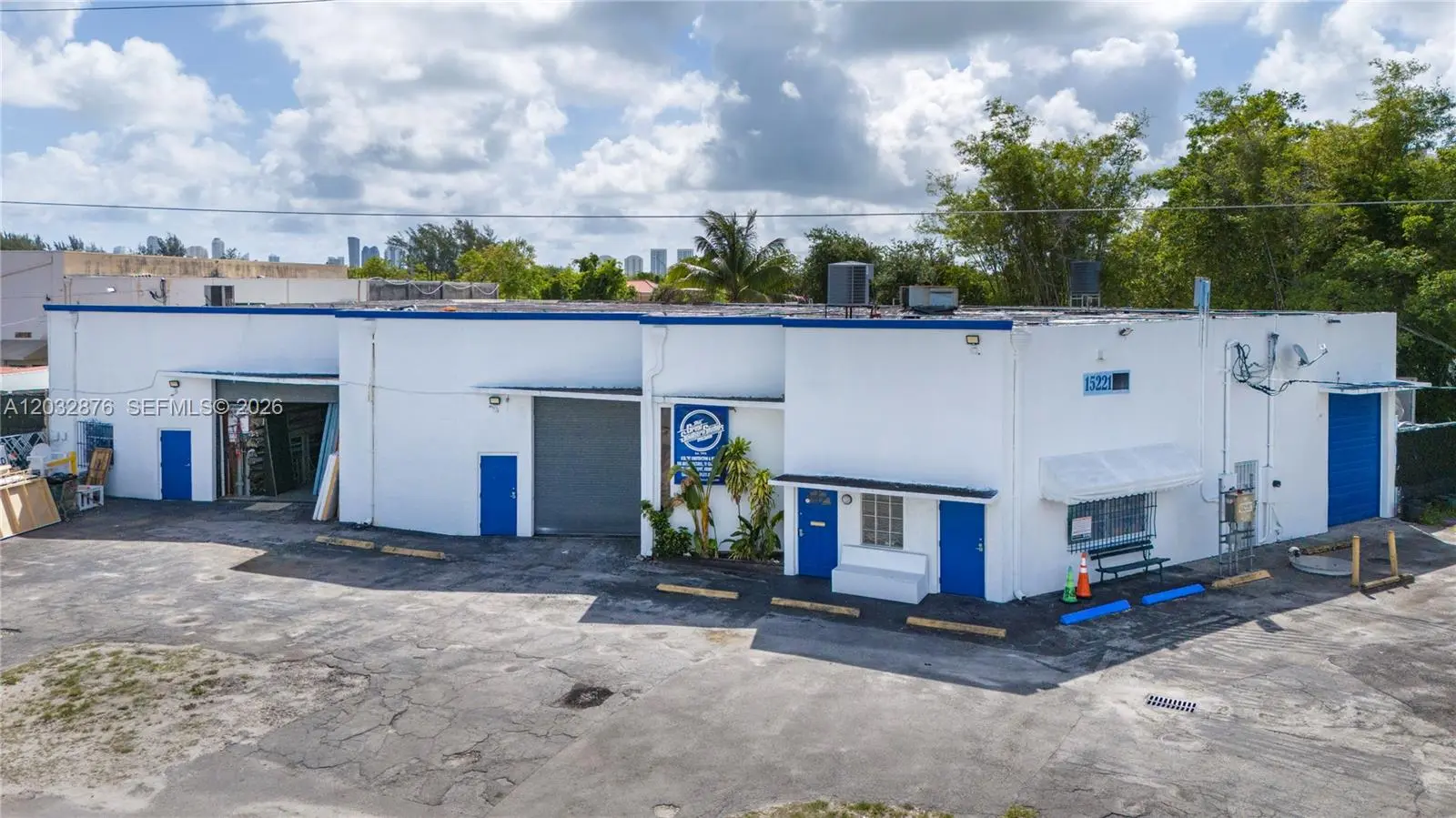 4 of 28 - 15221 Ne 21st Avenue, North Miami Beach, FL