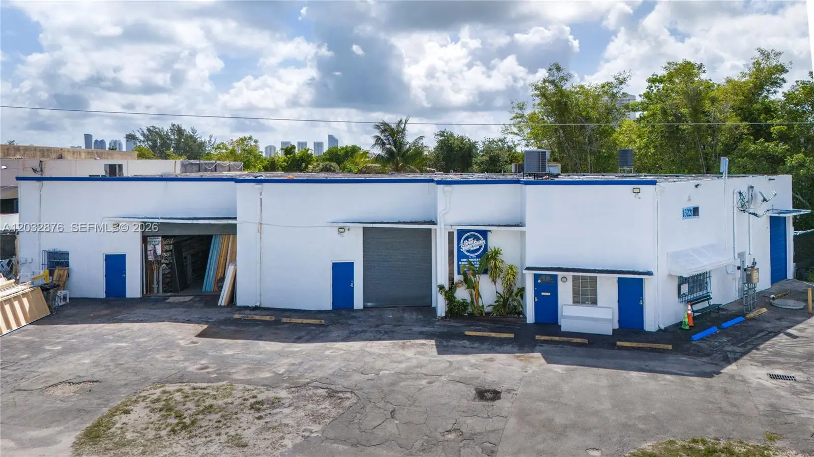 5 of 28 - 15221 Ne 21st Avenue, North Miami Beach, FL