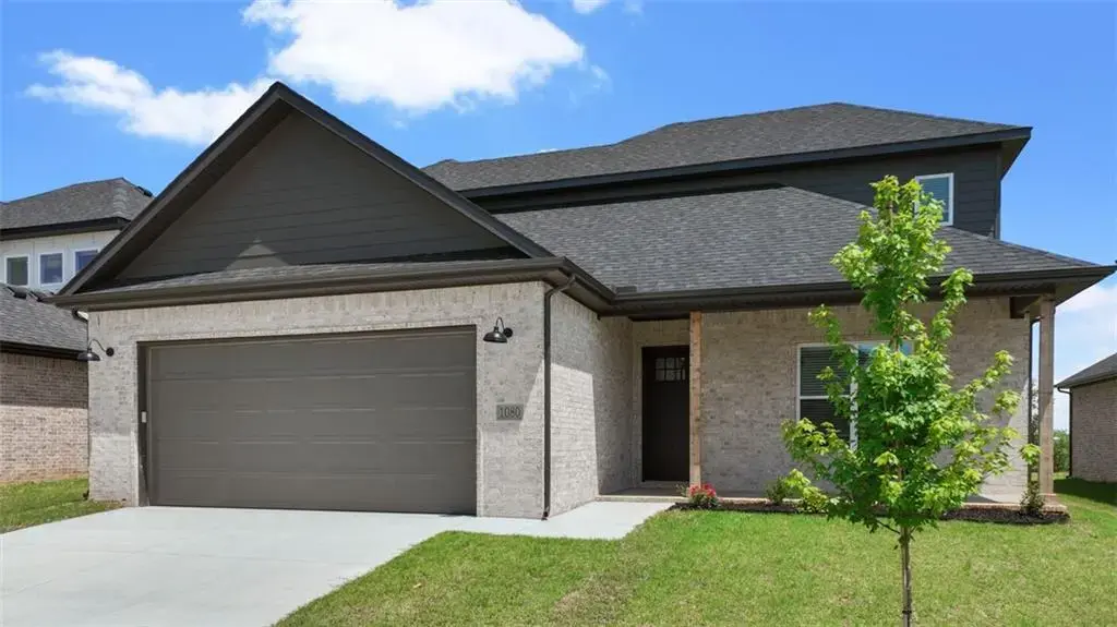 1221 Mammoth Street, Centerton