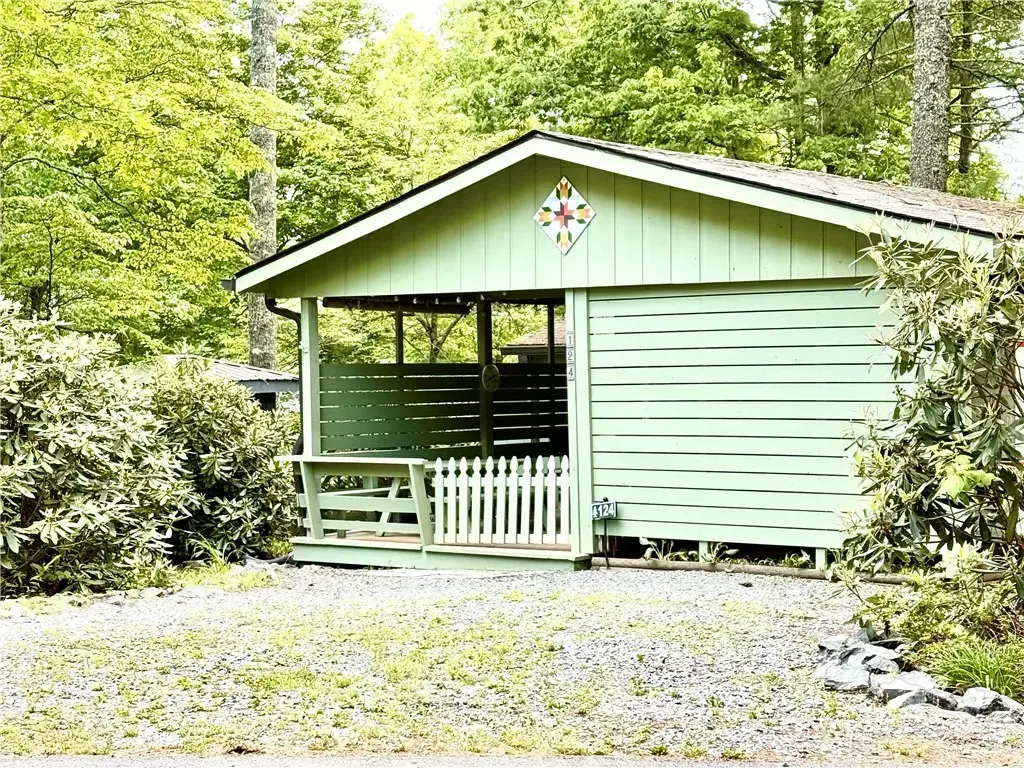 124 Whispering Pine Loop, Newland