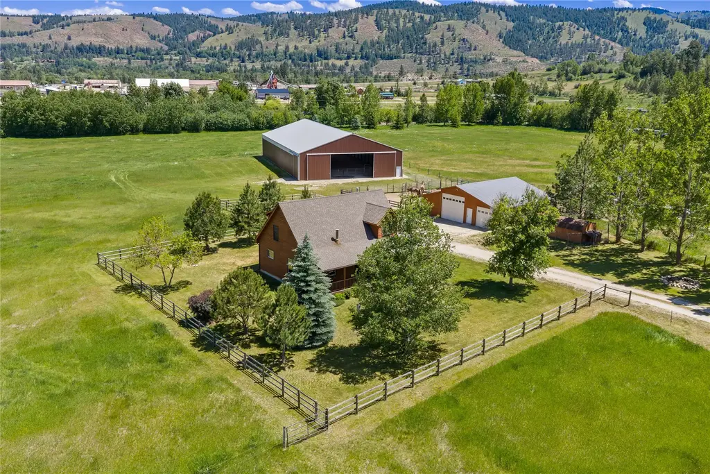 561 Camas Creek Loop, Hamilton