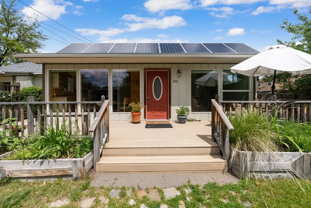 102 Geneva Avenue, Hamilton