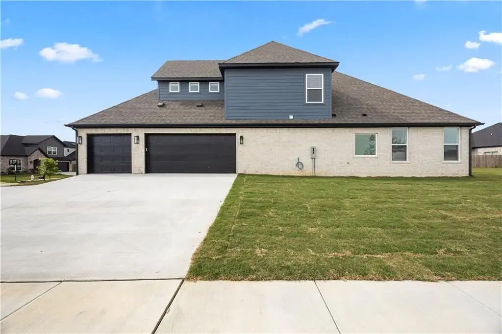 1241 Mammoth Street, Centerton