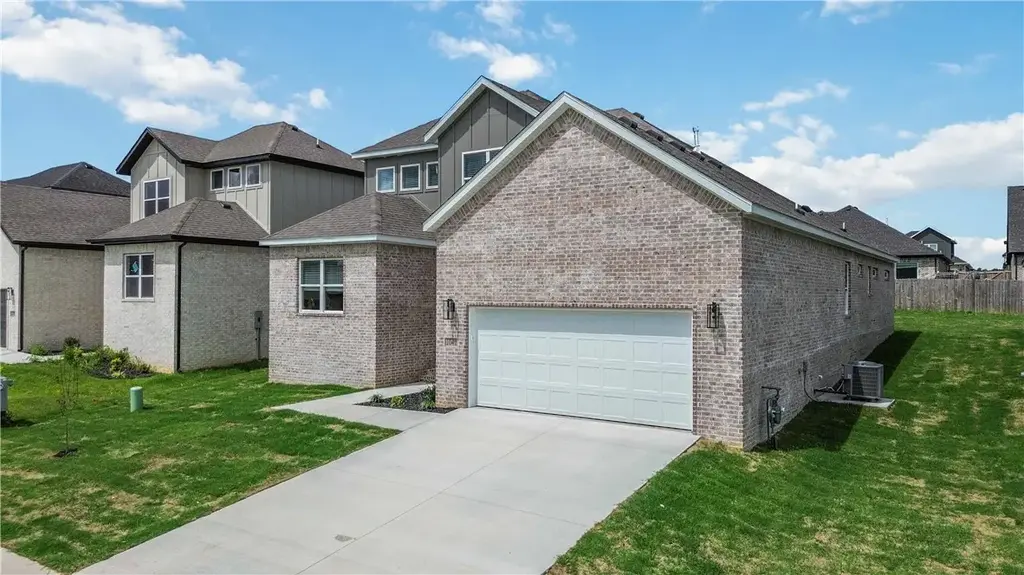 1051 Whistler Street, Centerton