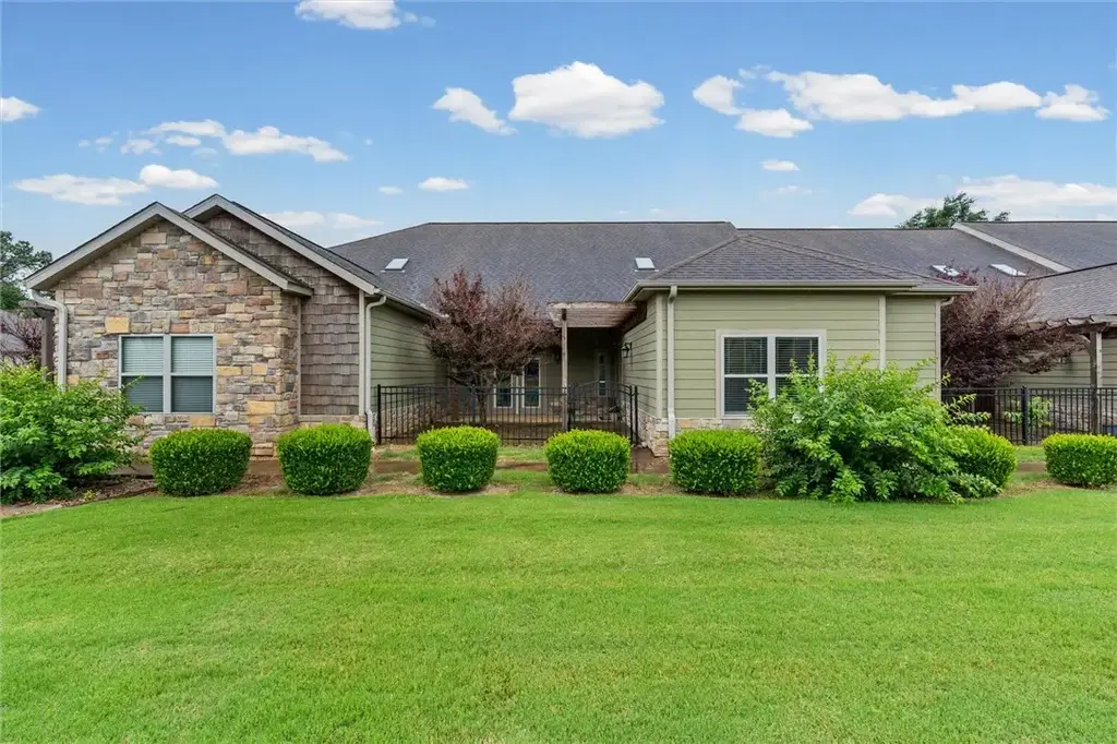 2007 S Dixieland Road B, Rogers