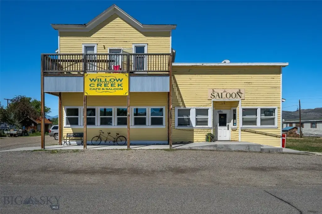 21 Main Street, Willow Creek