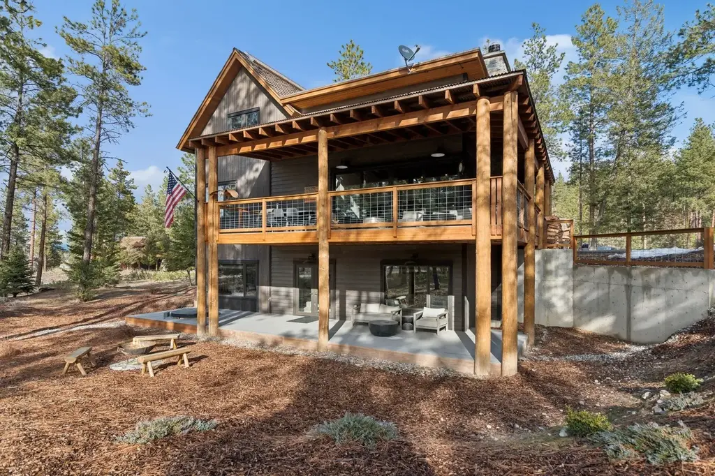 30 Boulder Lane, Eureka