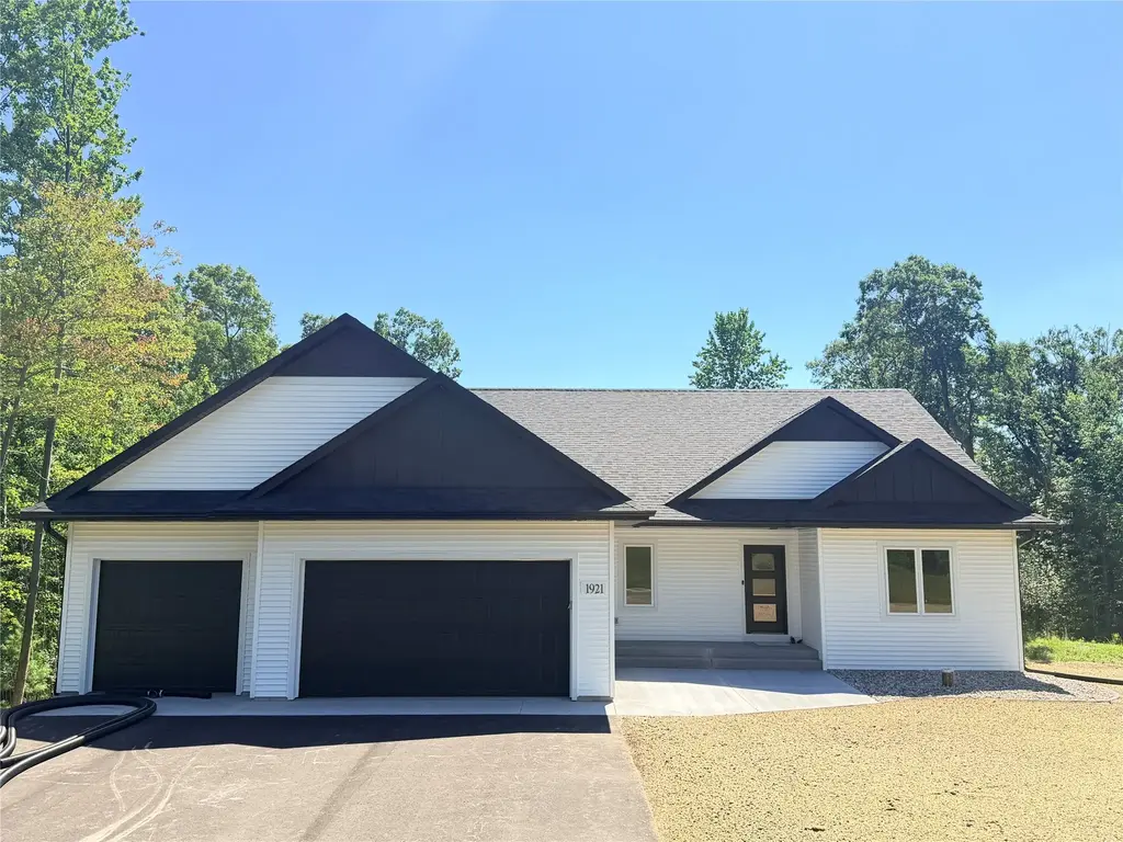 1921 Legacy Drive, Eau Claire