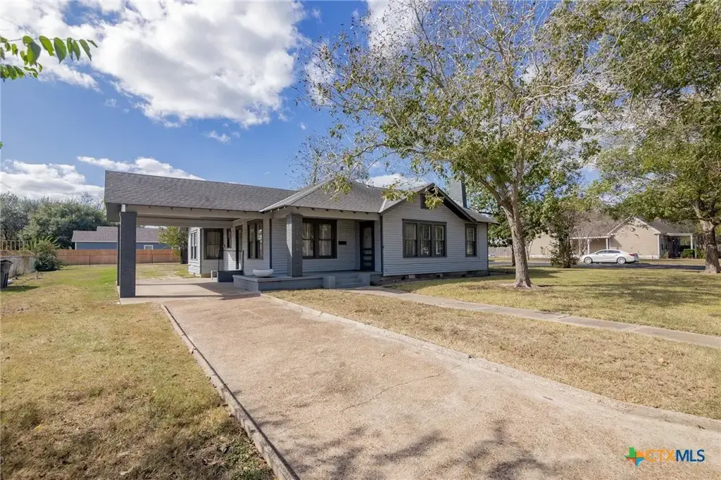 3109 N Main Street, Victoria