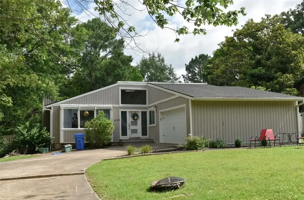 1818-1837 W Ora Drive, Fayetteville