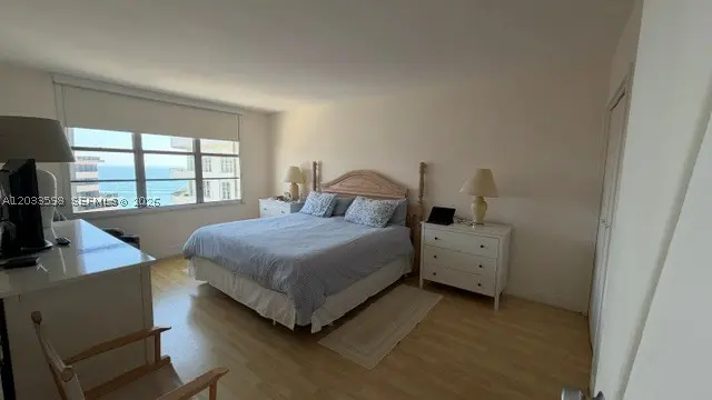 5 of 19 - 5161 Collins Avenue #1702, Miami Beach, FL