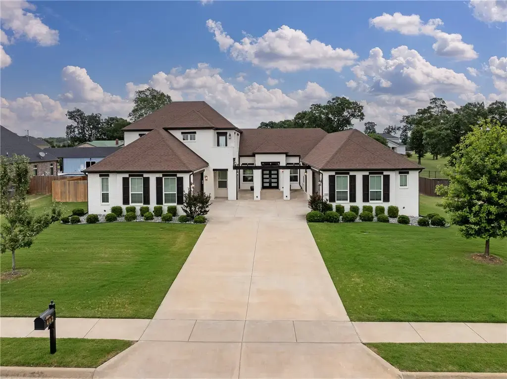 402 Birkshire Road, Cave Springs