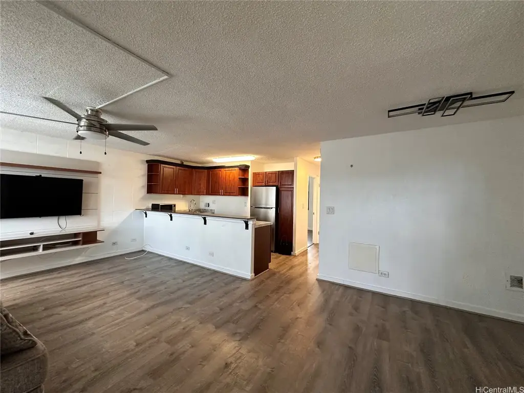 94-246 Leoku Street # 304, Waipahu