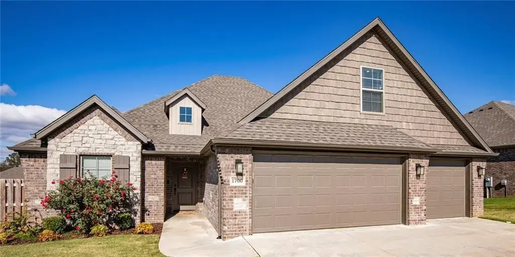 1700 Abbey Lane, Centerton