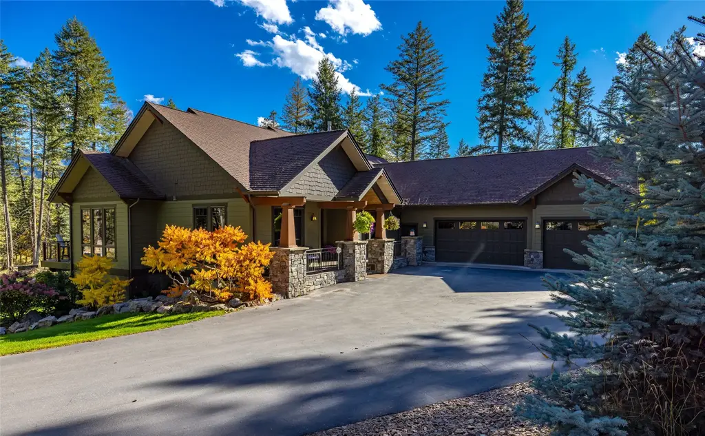 10 Wood Ridge Drive, Columbia Falls