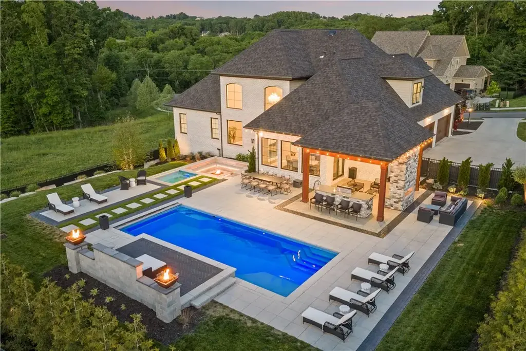 2002 Mallard Lane , Marshall