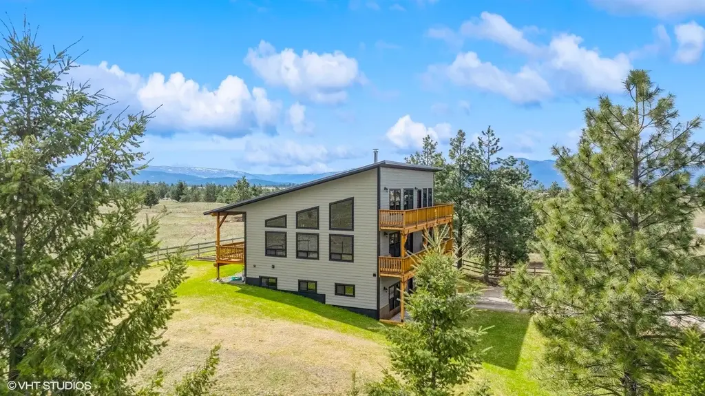 87 Velvet Grove, Eureka